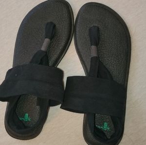Yoga sling Sanuk sandals